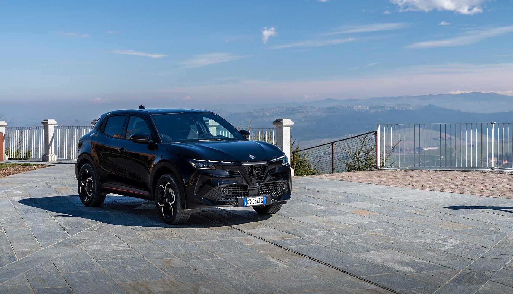 Alfa Romeo Junior Ibrida – hybrydowy SUV z napędem Q4 AWD