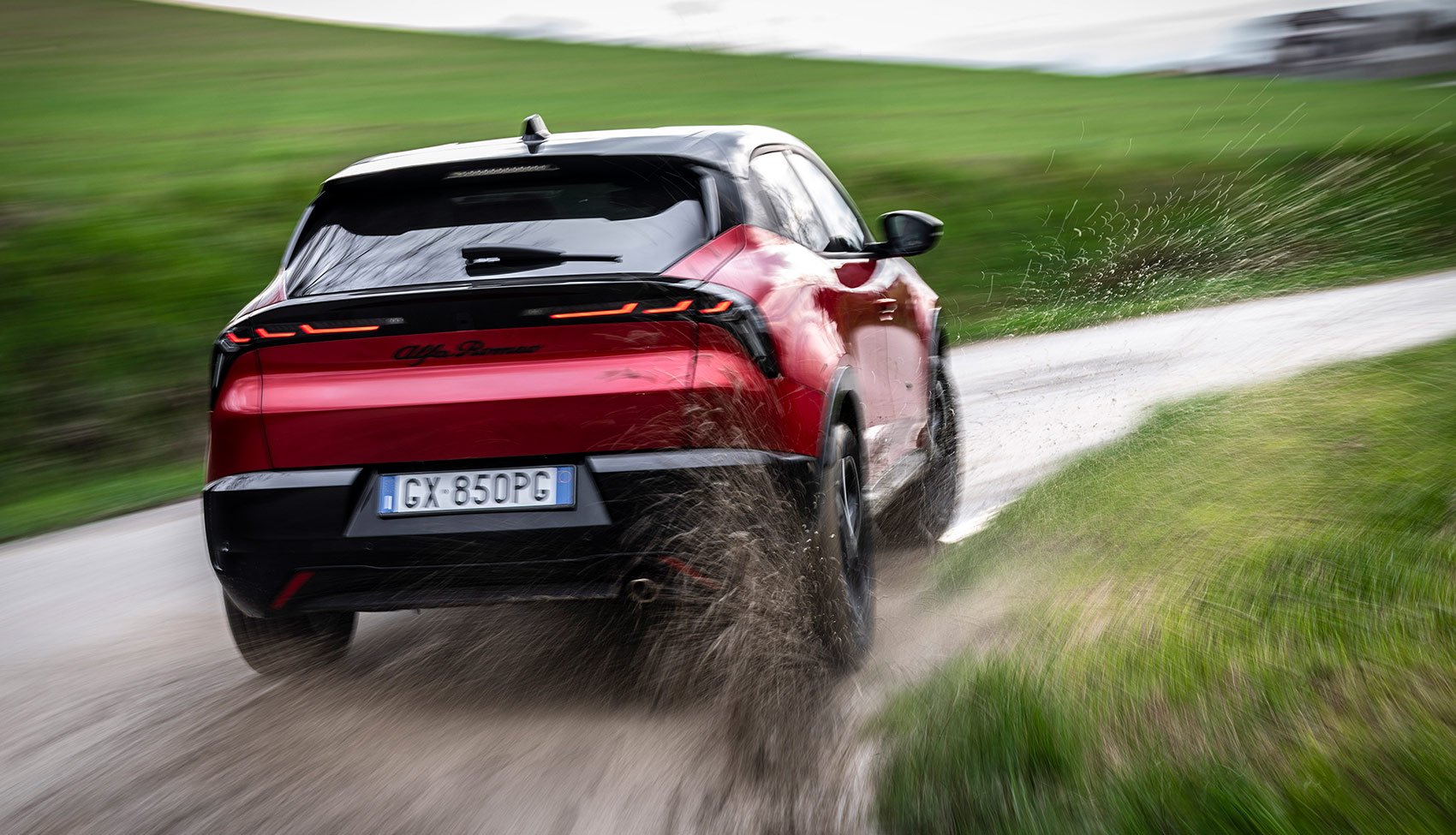 Alfa Romeo Junior – nowy kompaktowy SUV w wersji elektrycznej i hybrydowej
