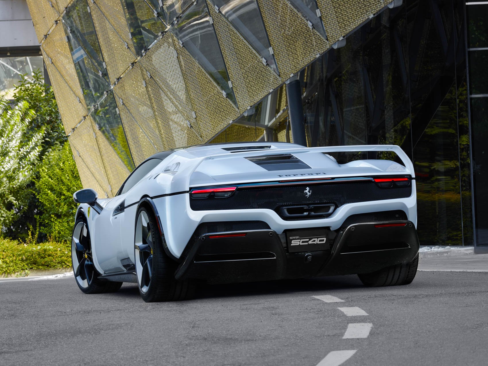 Ferrari SC40 design tył