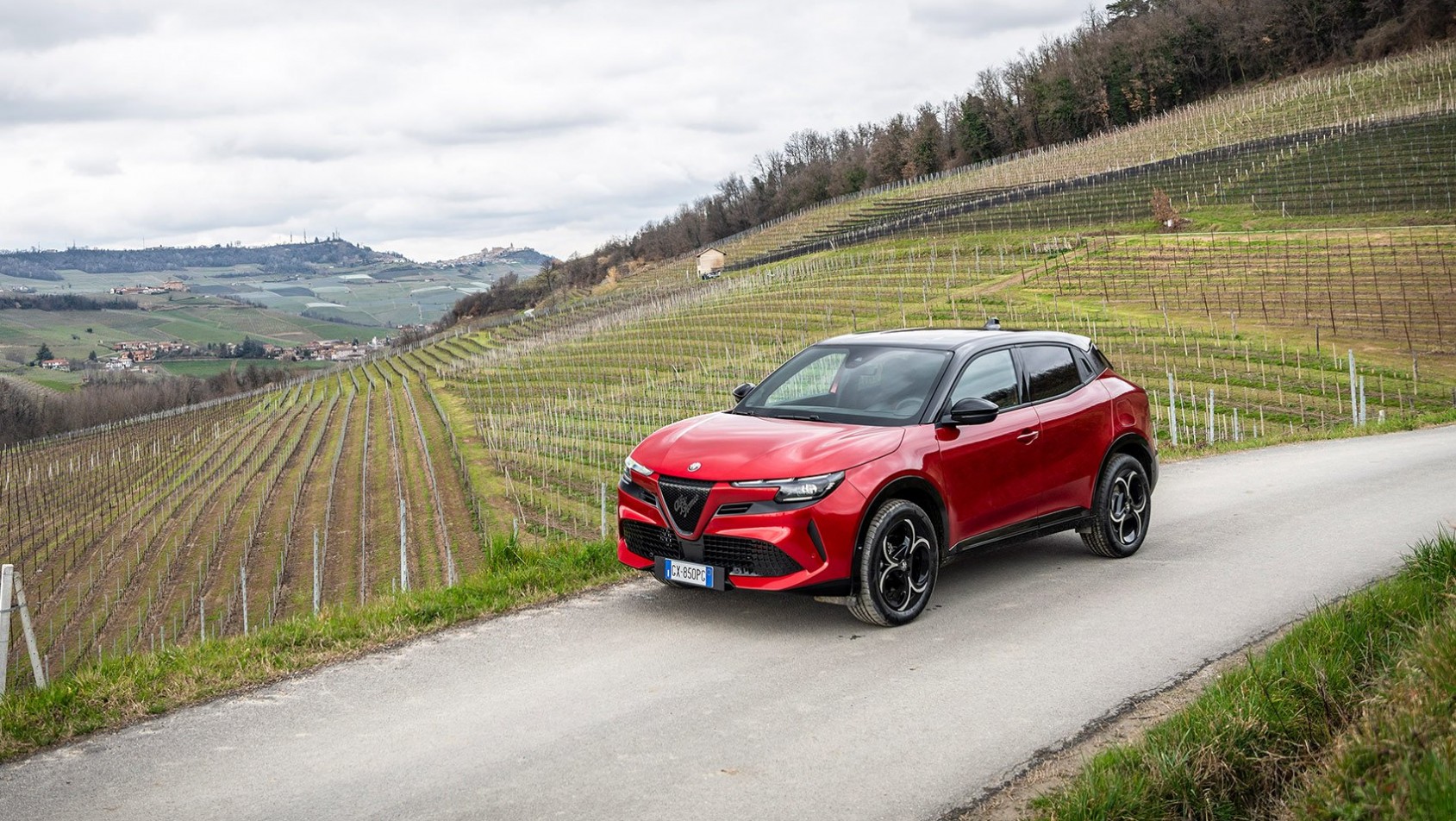 Profil boczny Alfy Romeo Junior podkreślający proporcje i dynamiczną sylwetkę