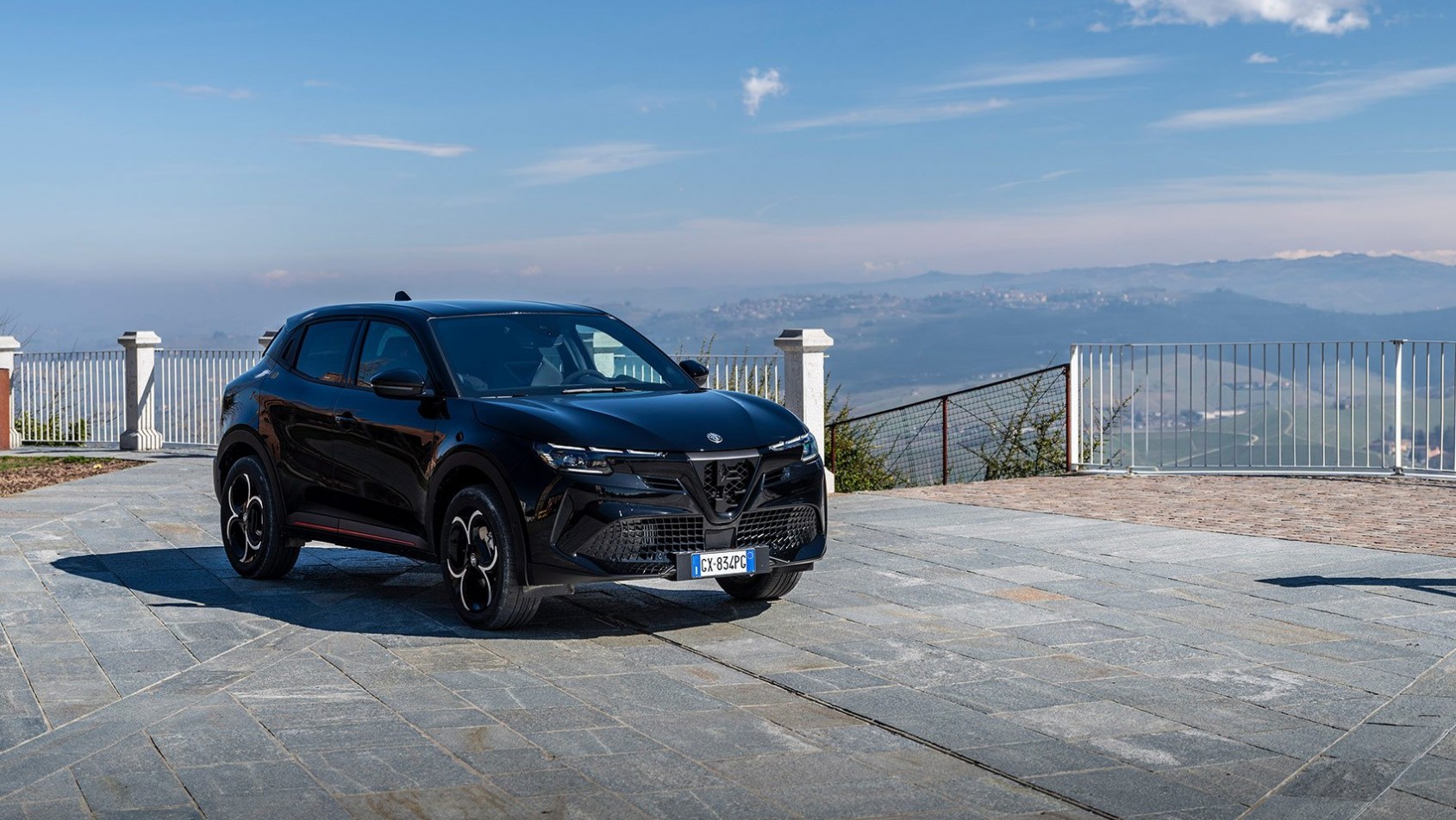 Alfa Romeo Junior Ibrida – hybrydowy SUV z napędem Q4 AWD