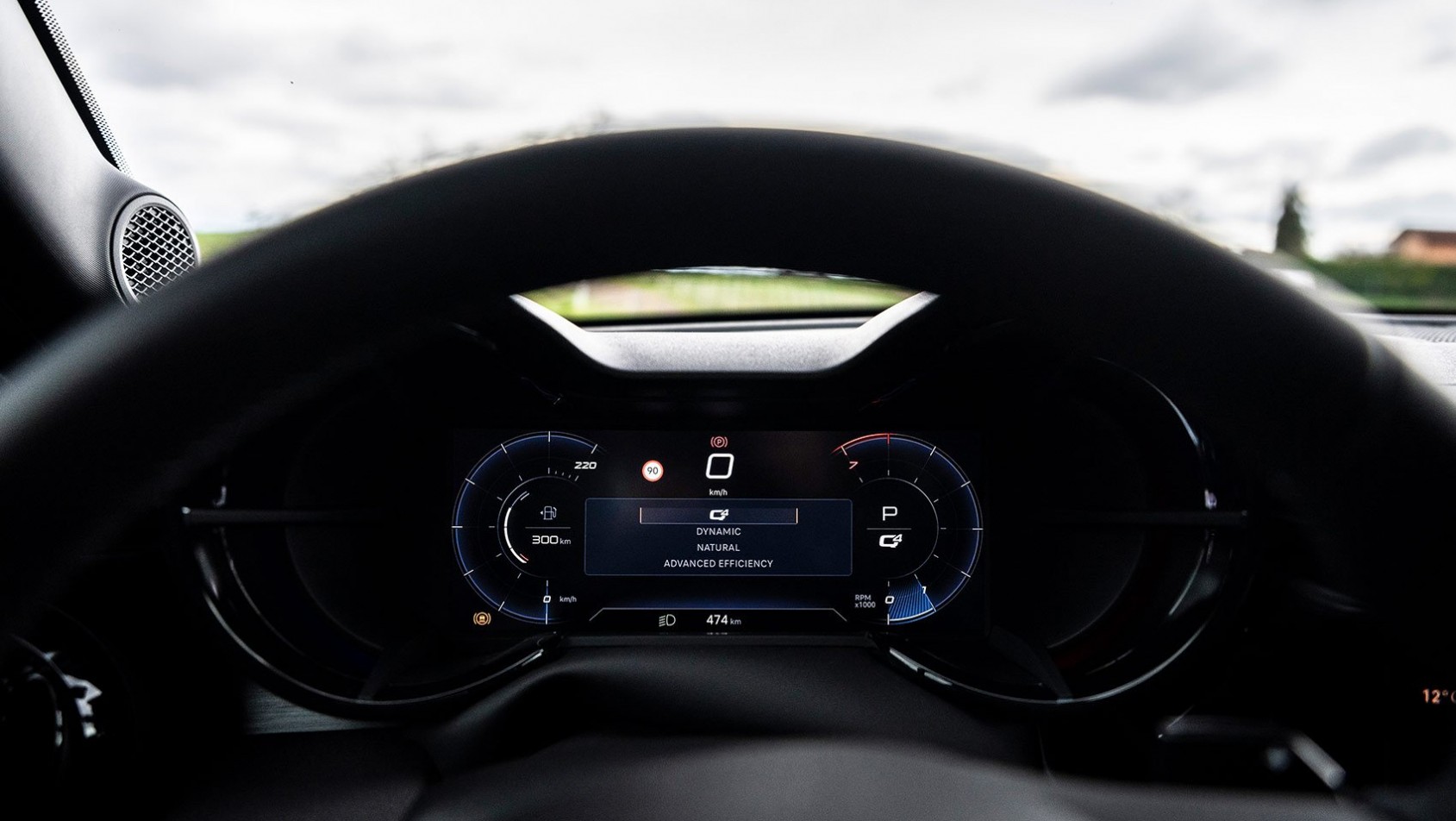 System multimedialny Alfy Romeo Junior z Apple CarPlay i Android Auto