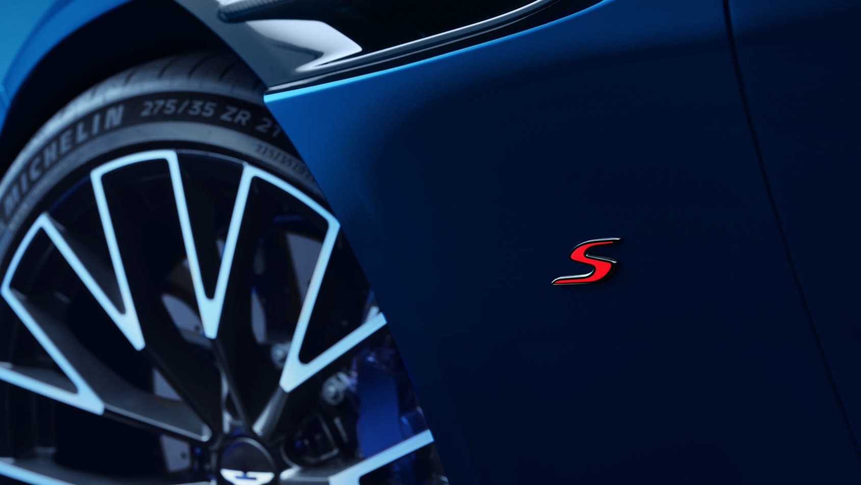 Aston Martin DB12 S emblemat