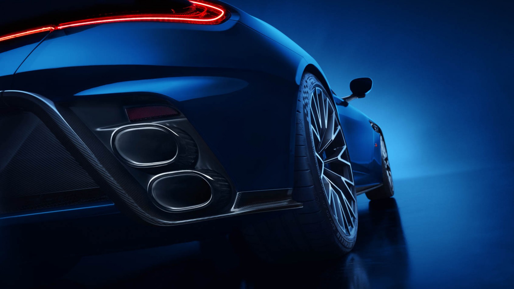 Aston Martin DB12 S wydech