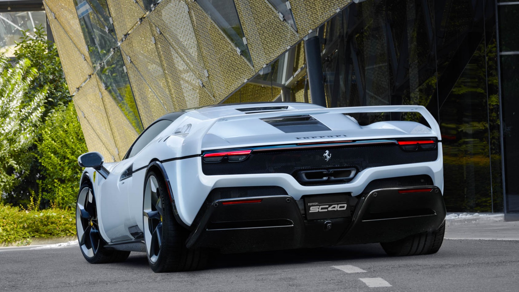 Ferrari SC40 design tył