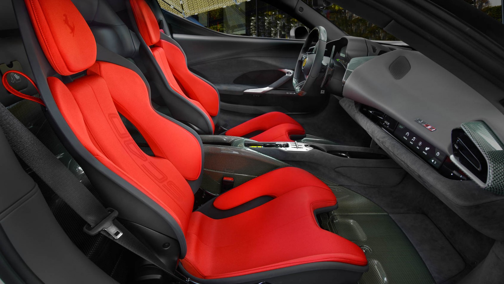 Ferrari SC40 wnętrze