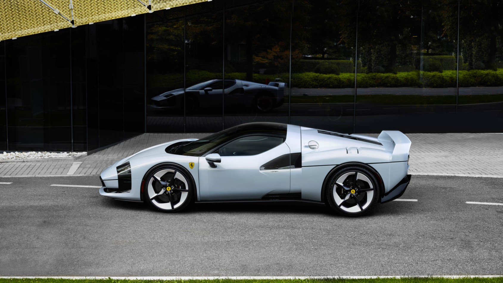 Ferrari SC40 sylwetka