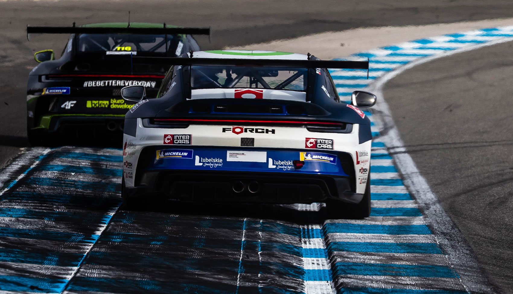 Samochody Forch Racing by Atlas Ward rywalizują w wyścigu Endurance Challenge GT3