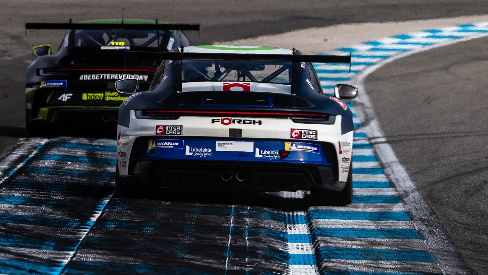 Samochody Forch Racing by Atlas Ward rywalizują w wyścigu Endurance Challenge GT3