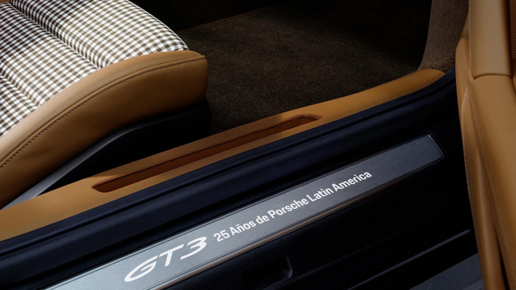 Porsche 911 GT3 Touring Ocelot detal wnętrza