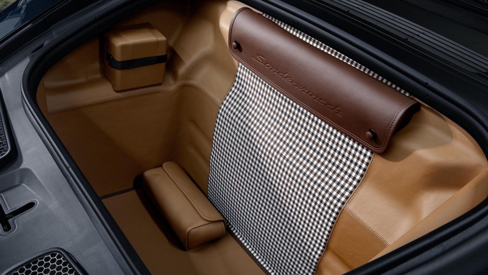 Porsche 911 GT3 Touring Ocelot wykończenie