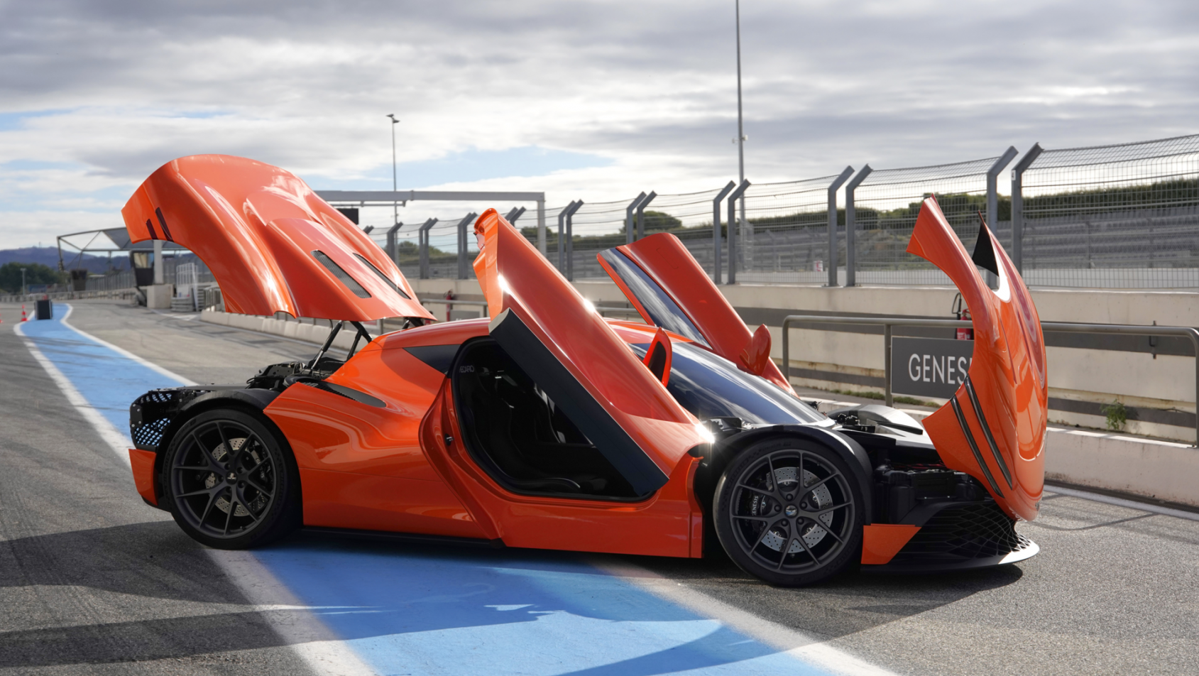 Genesis Magma GT otwarty