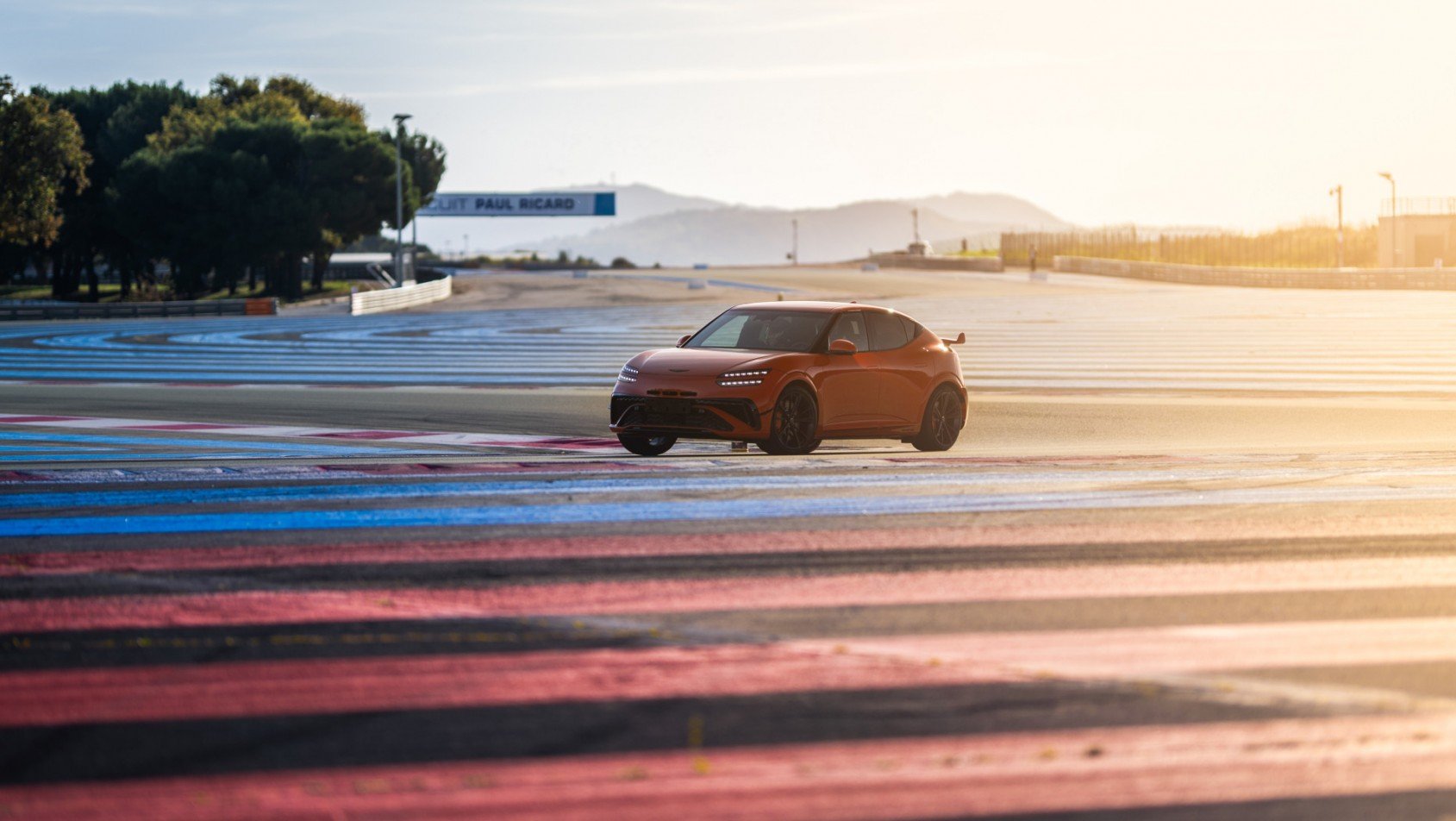 Genesis GV60 magma osiągi