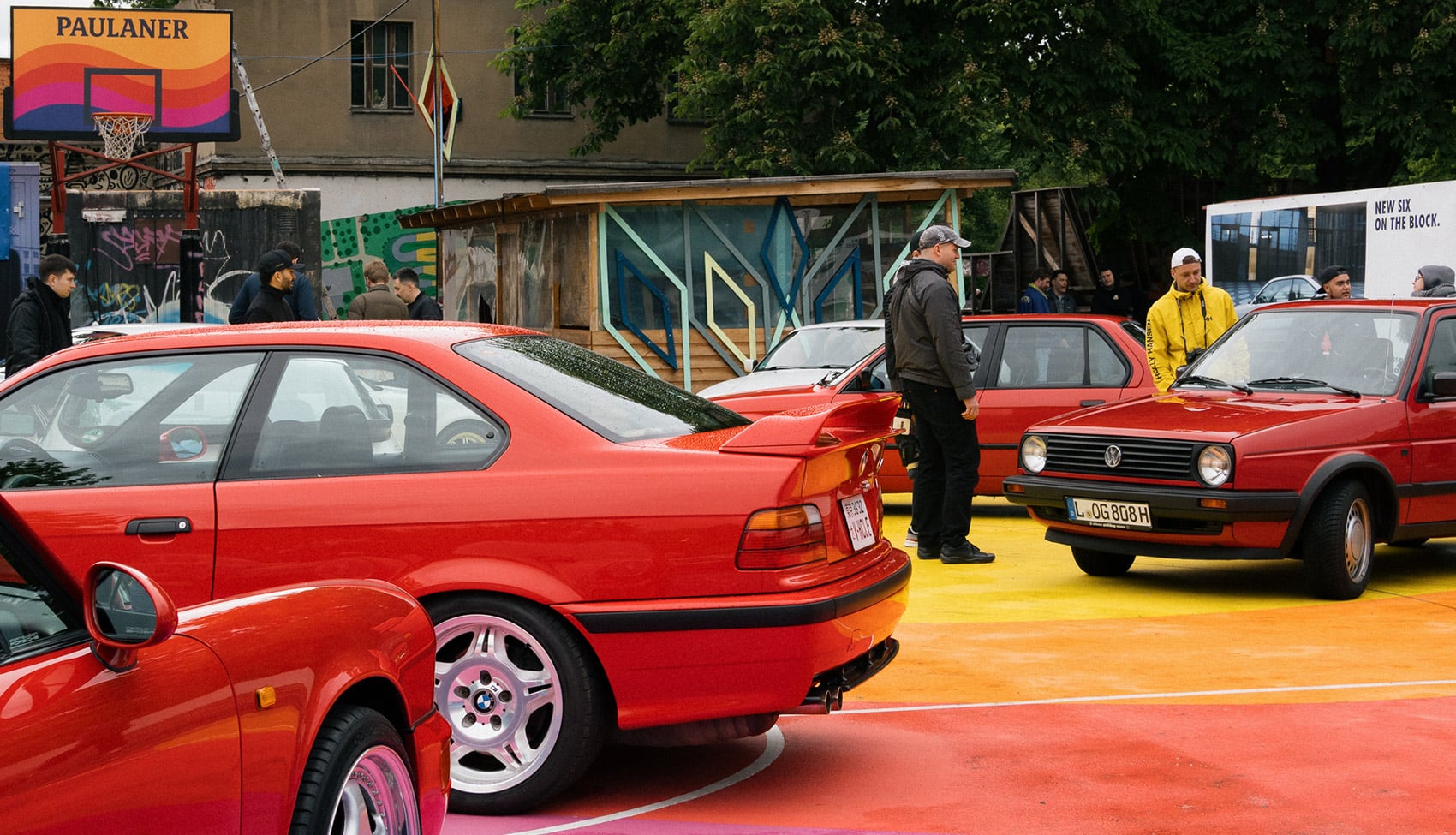 Wydarzenie VHCLE w&nbsp;przestrzeni Funkhaus w&nbsp;Berlinie – klasyczne auta, światło i&nbsp;ludzie