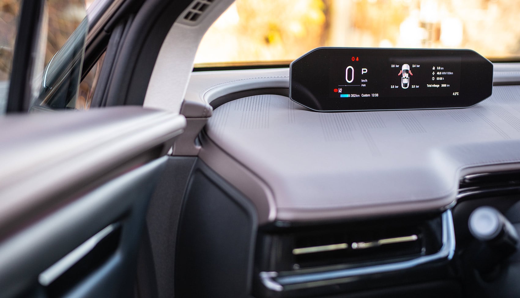 Cyfrowy wyświetlacz kierowcy w&nbsp;GAC Hyptec HT pokazujący prędkość i&nbsp;dane pojazdu