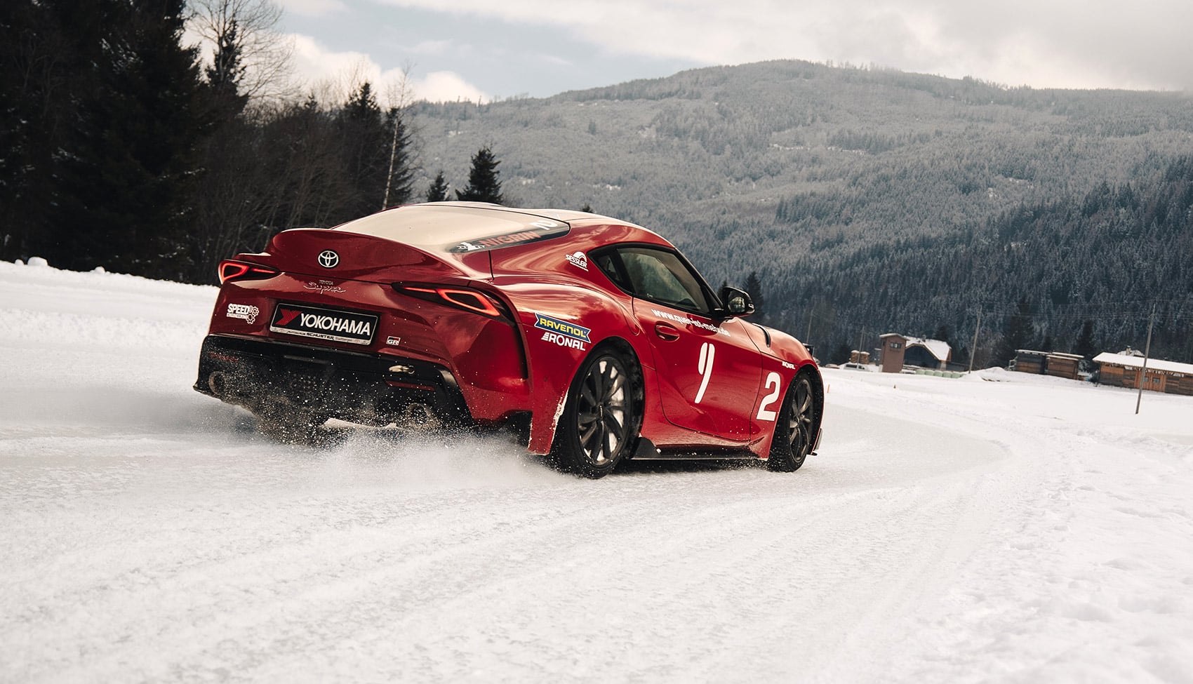 Próba trakcji zimowych opon Yokohama podczas dynamicznej jazdy