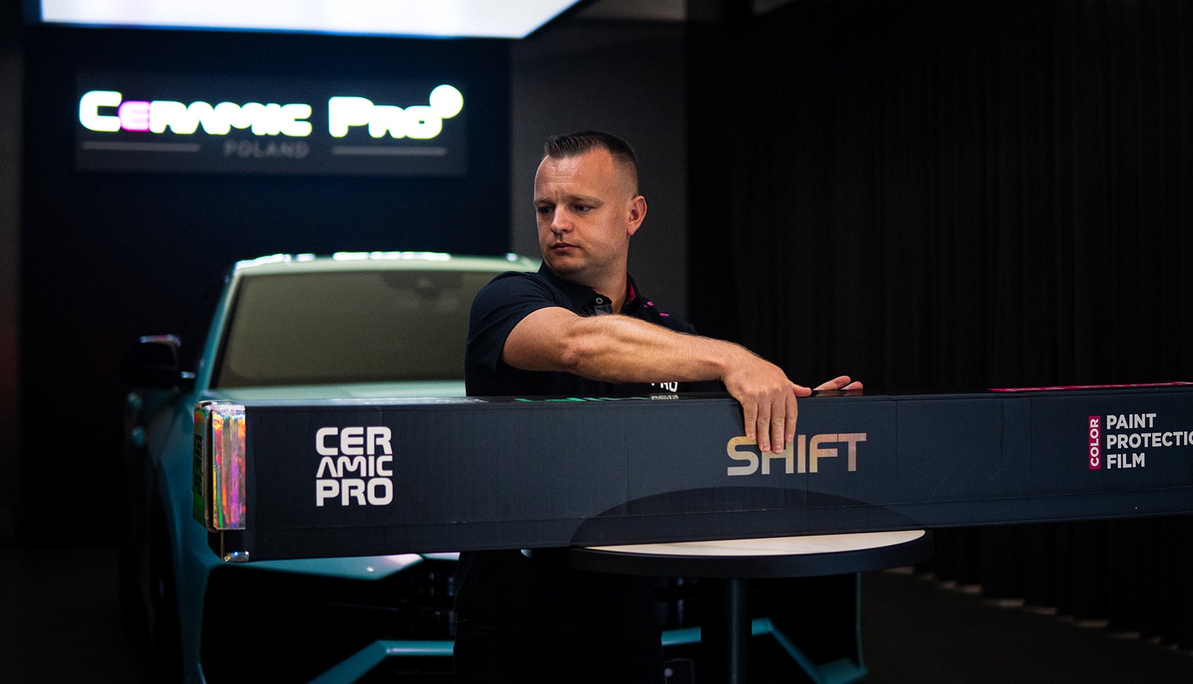Ceramic Pro SHIFT – innowacyjna folia PPF z kolorem Prezentacja folii ochronnej Ceramic Pro SHIFT w studiu Ceramic Pro Poland