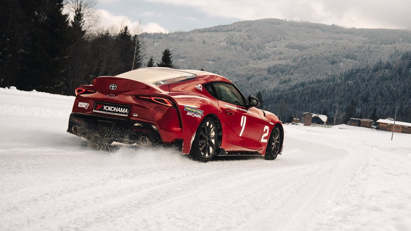 Próba trakcji zimowych opon Yokohama podczas dynamicznej jazdy