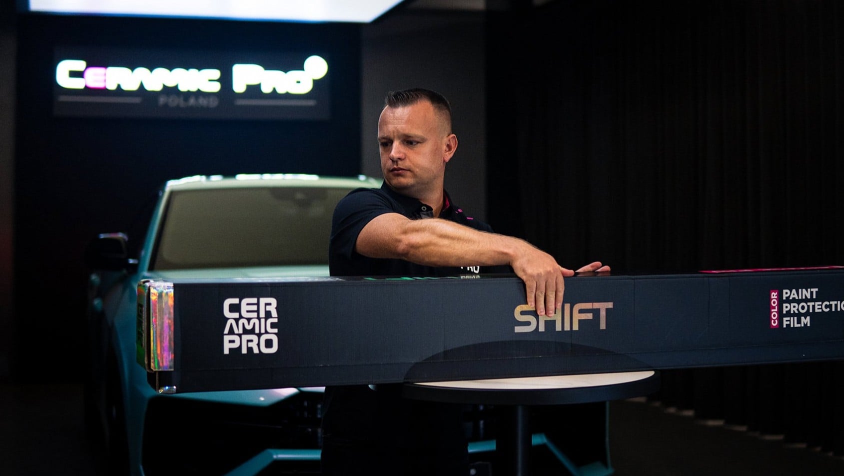 Prezentacja folii ochronnej Ceramic Pro SHIFT w studiu Ceramic Pro Poland