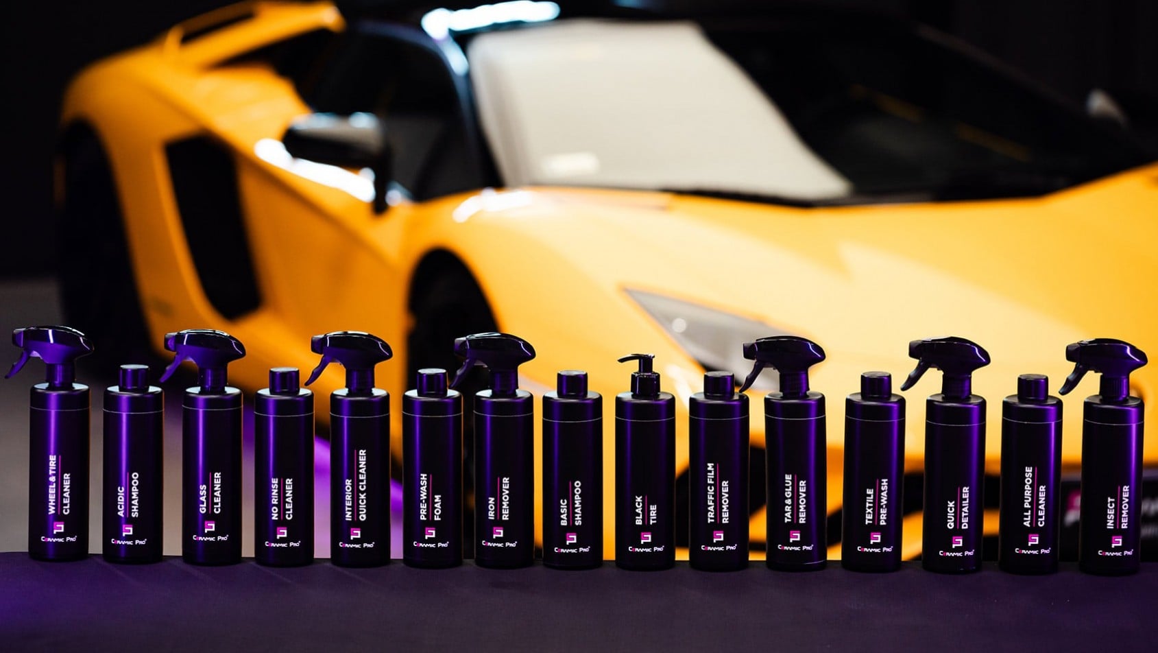 Kosmetyki Ceramic Pro Spectrum zaprezentowane na samochodzie sportowym