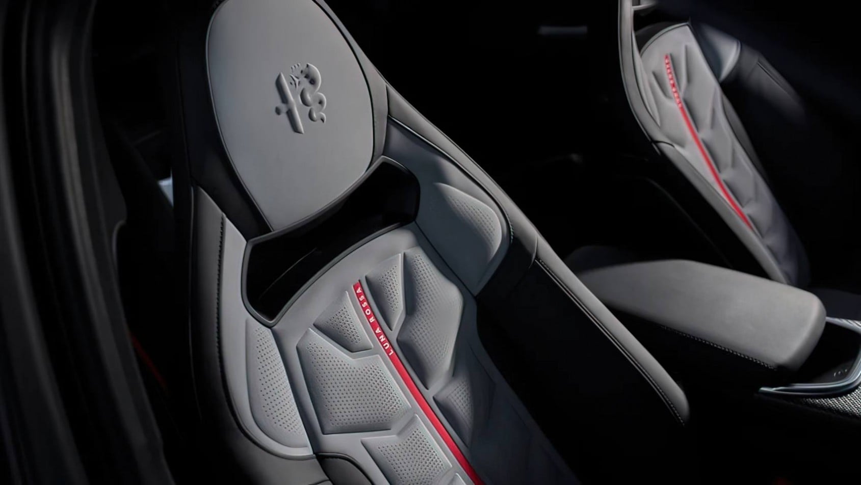 Alfa Romeo Giulia Quadrifoglio Luna Rossa fotele