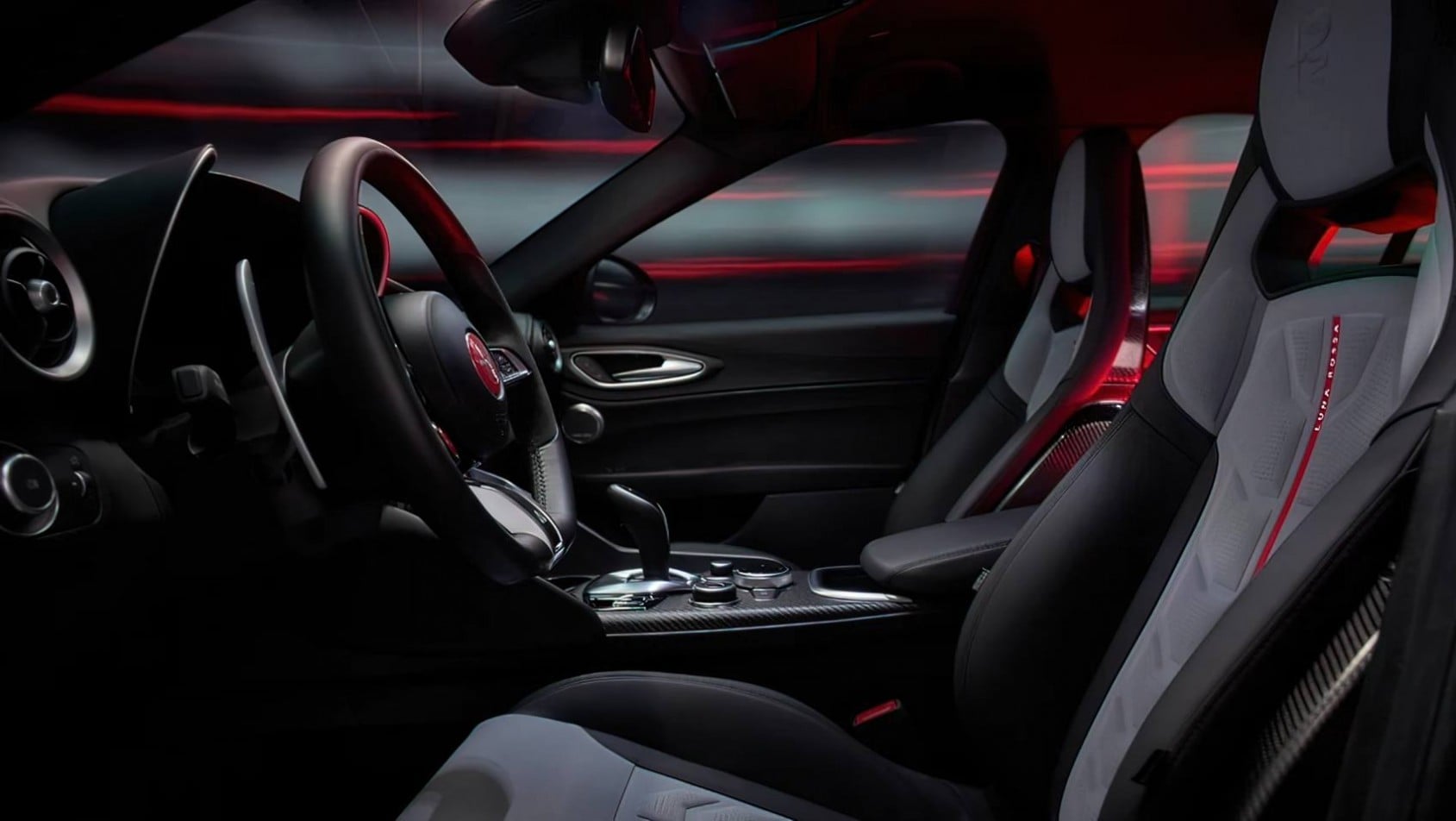 Alfa Romeo Giulia Quadrifoglio Luna Rossa wnętrze