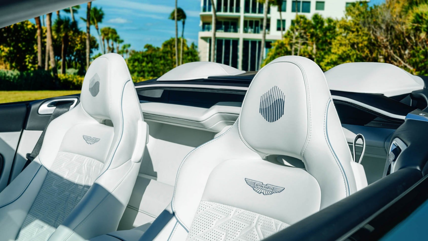 Aston Martin Vanquish Volante Wave Edition wnętrze