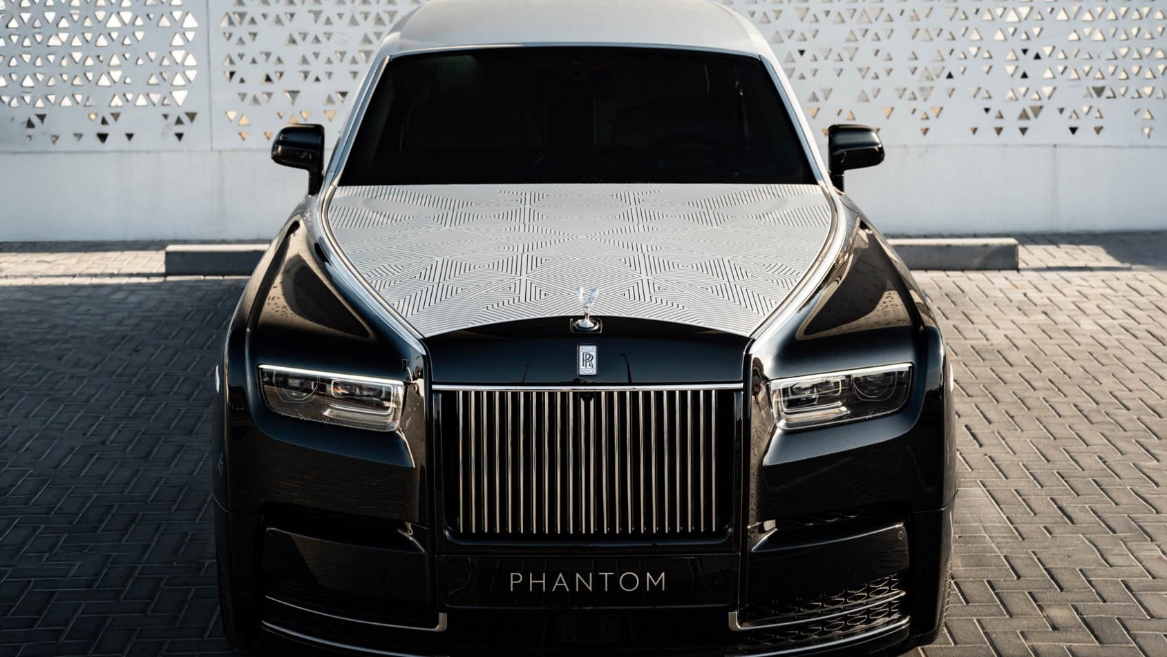 Rolls-Royce Phantom Arabesque grill