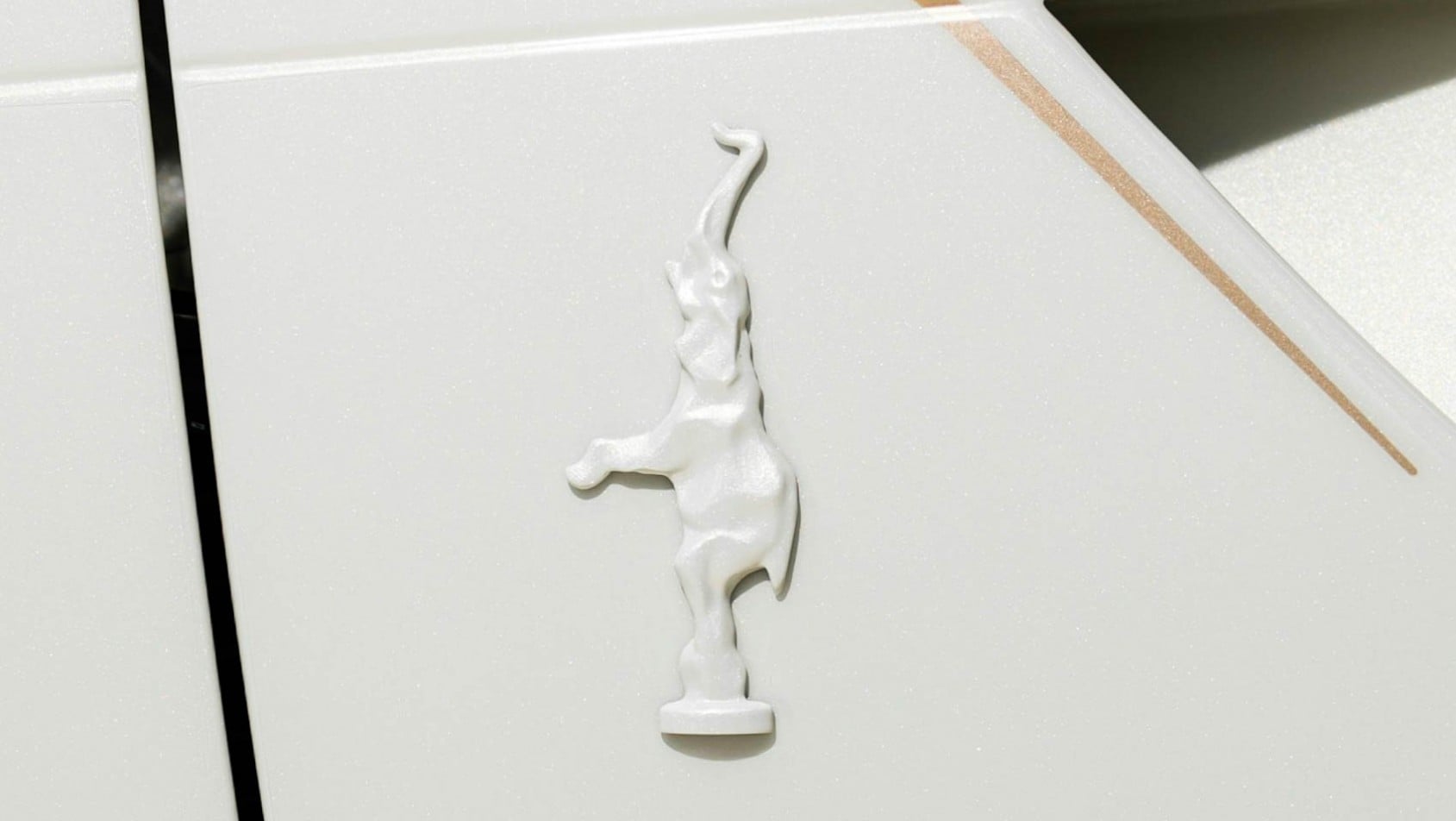 Bugatti W16 Mistral La Perle Rare słoń