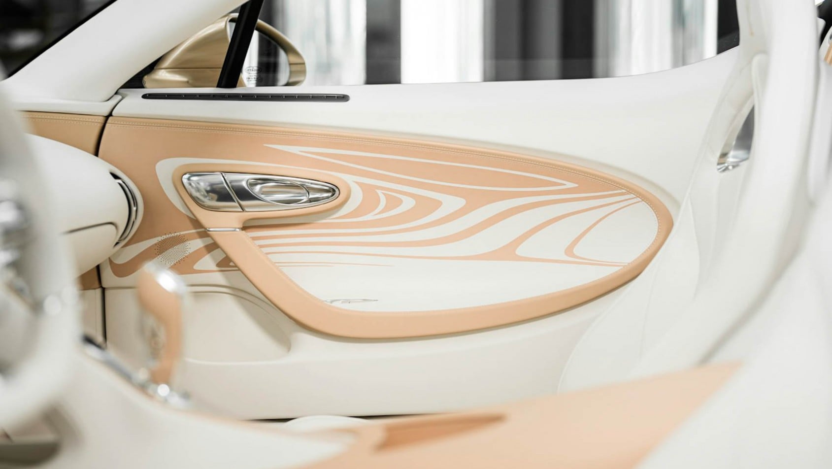 Bugatti W16 Mistral La Perle Rare wykończenie