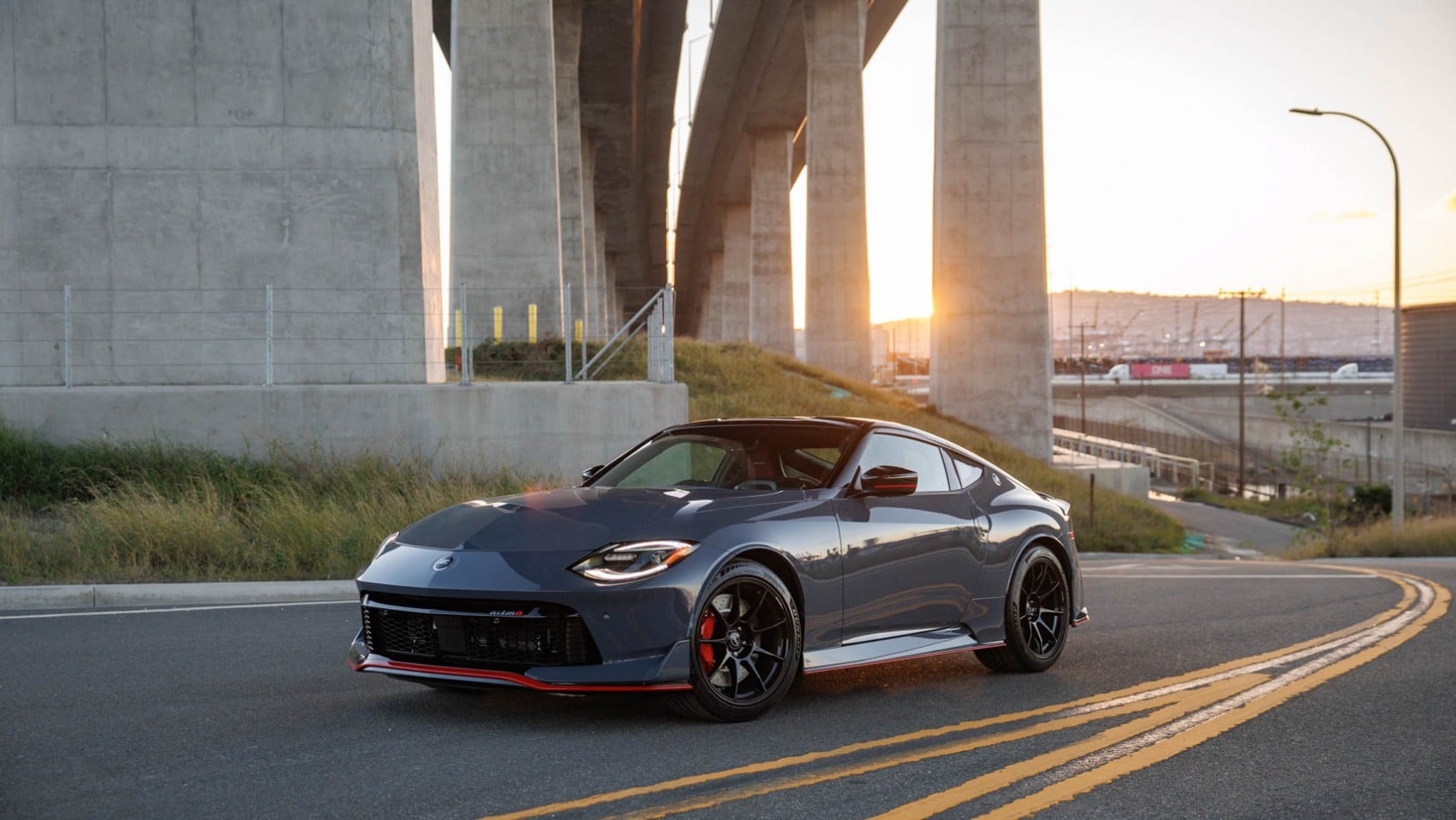 2027 Nissan Z lifting