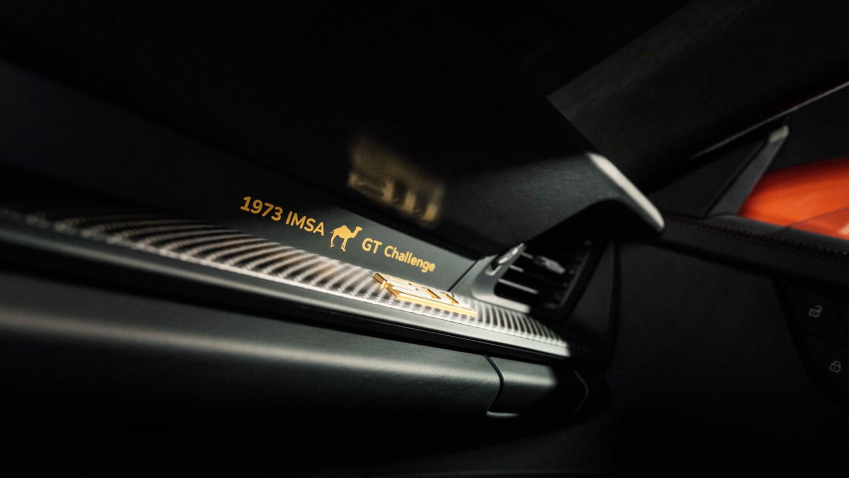 Porsche 911 S/T camel gt challenge