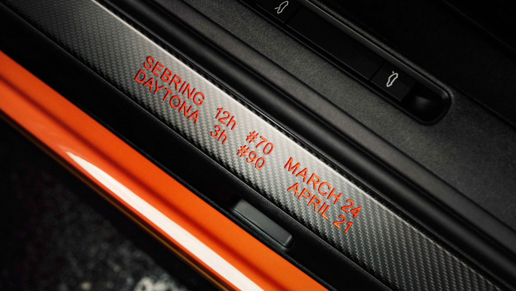 Porsche 911 S/T napisy