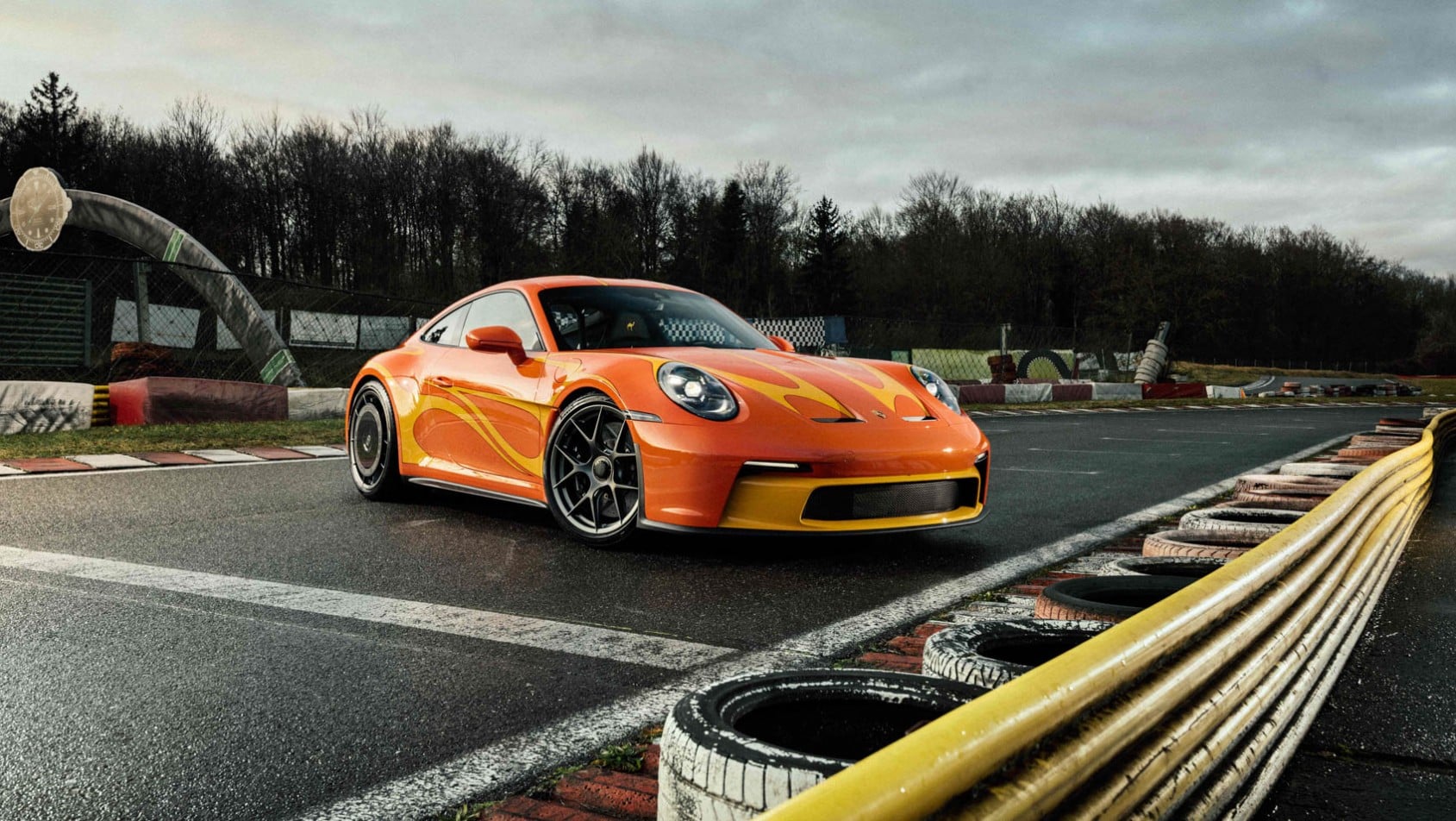 Porsche 911 S/T phoenix red