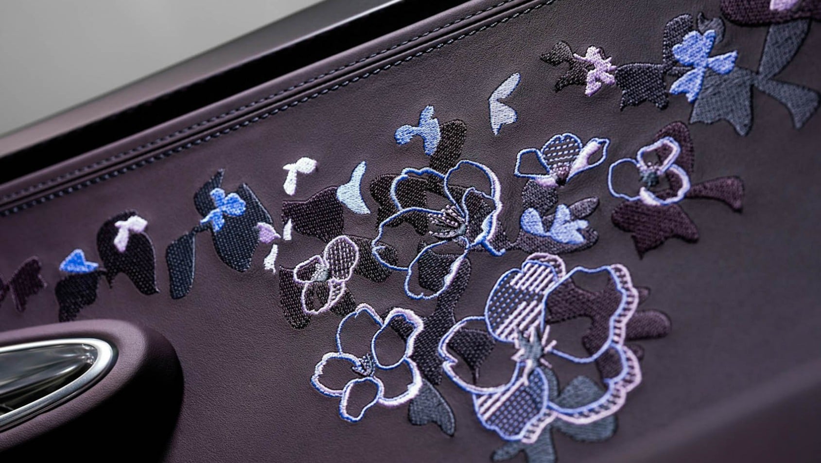 Bugatti W16 Mistral caroline motyw