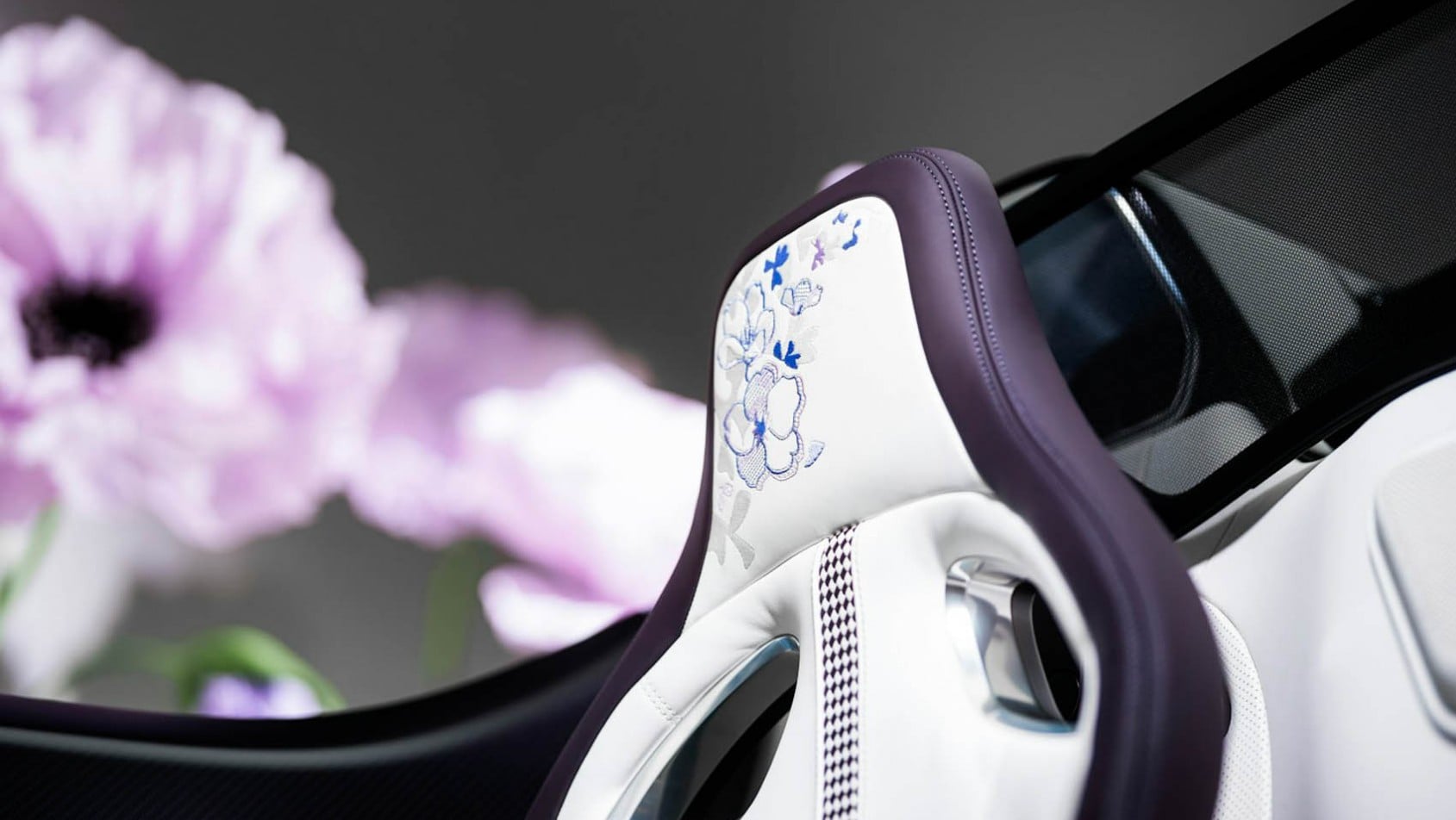 Bugatti W16 Mistral caroline wykończenie