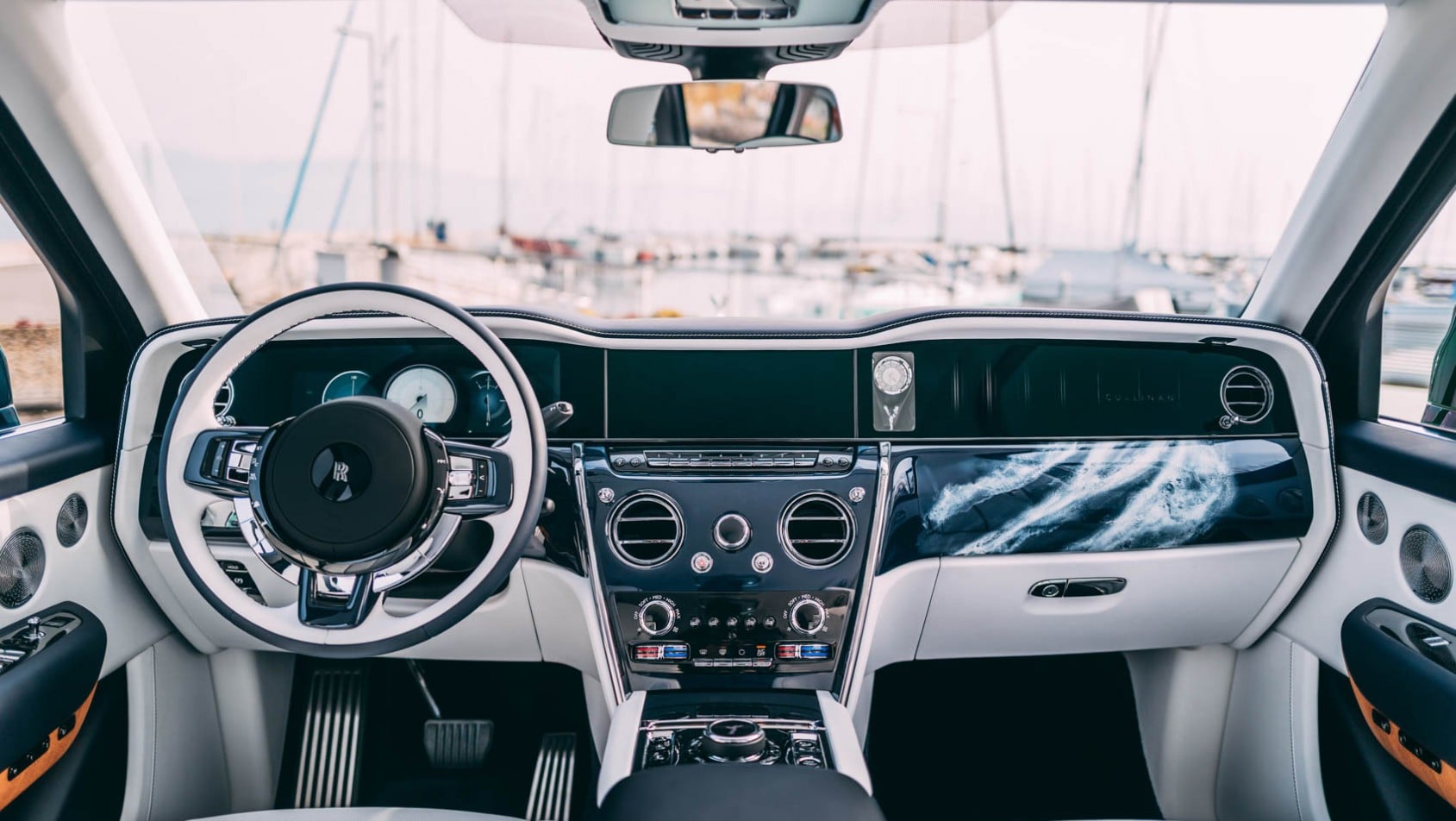 Rolls-Royce Cullinan Yachting wnętrze