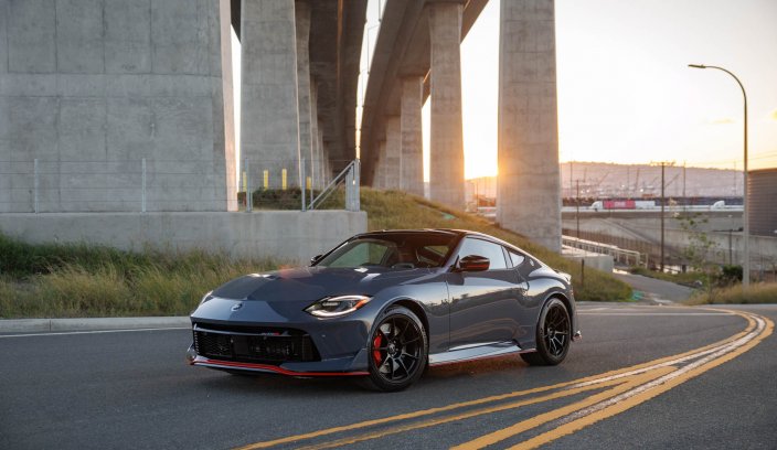 2027 Nissan Z lifting