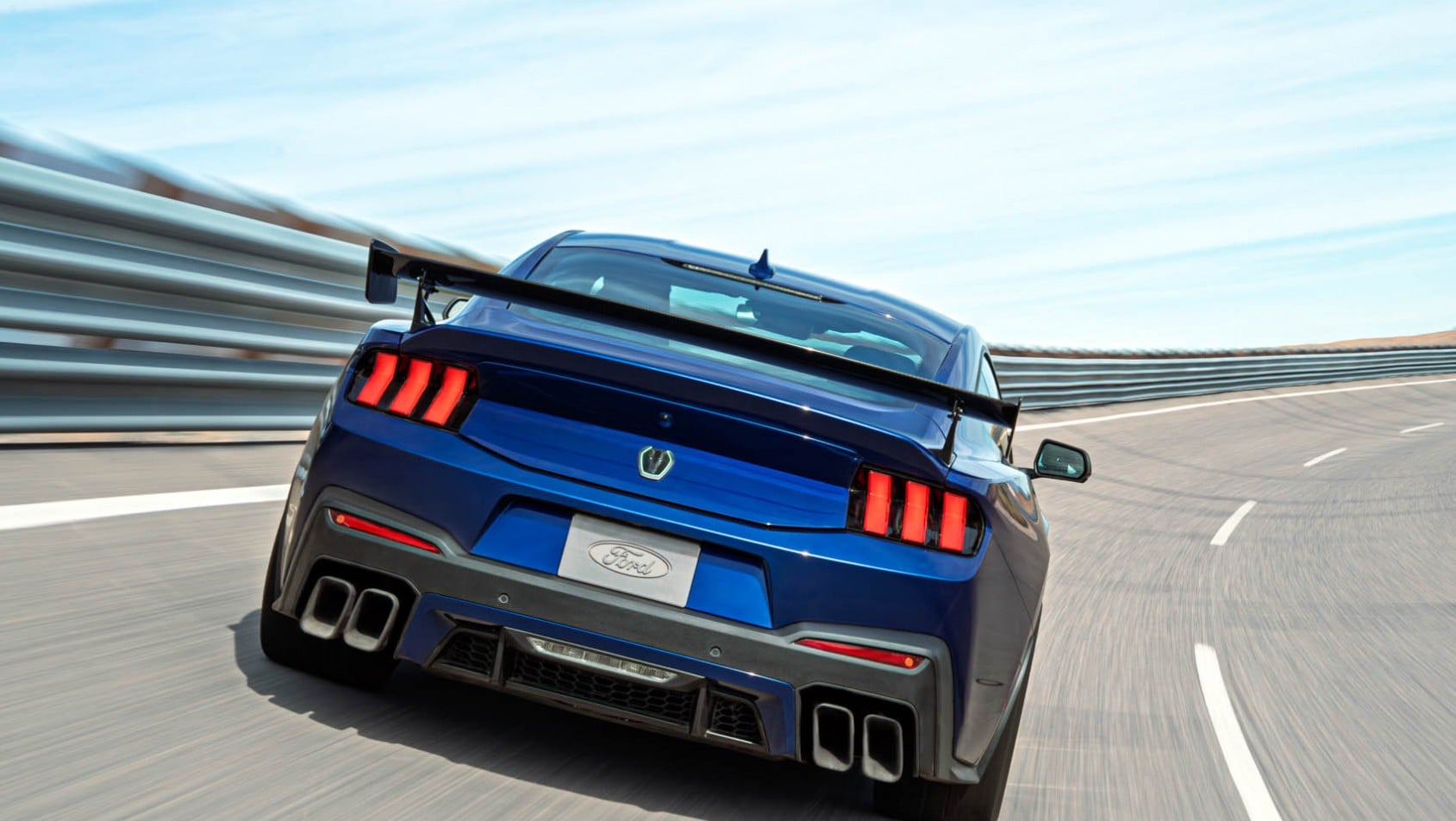 Ford Mustang Dark Horse SC track pack