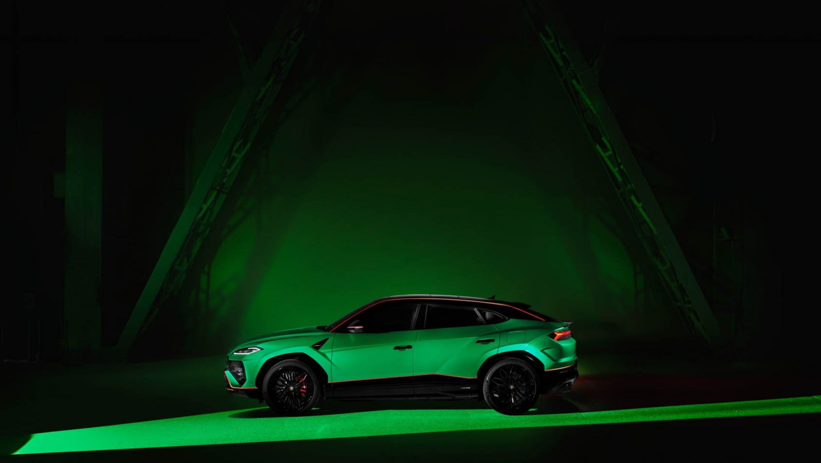 Lamborghini Urus SE Tuttonero profil