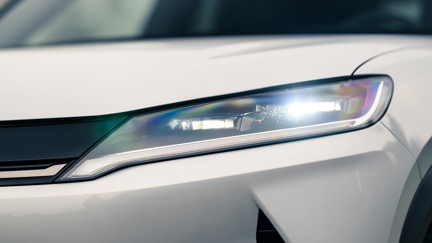 Reflektor LED BYD ATTO 2 DM-i – detal przedniego oświetlenia