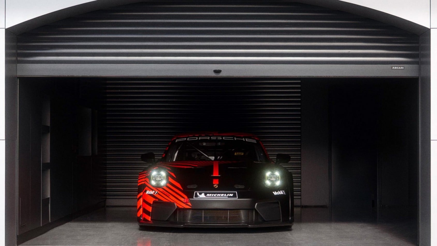 Porsche 911 GT4 R przód