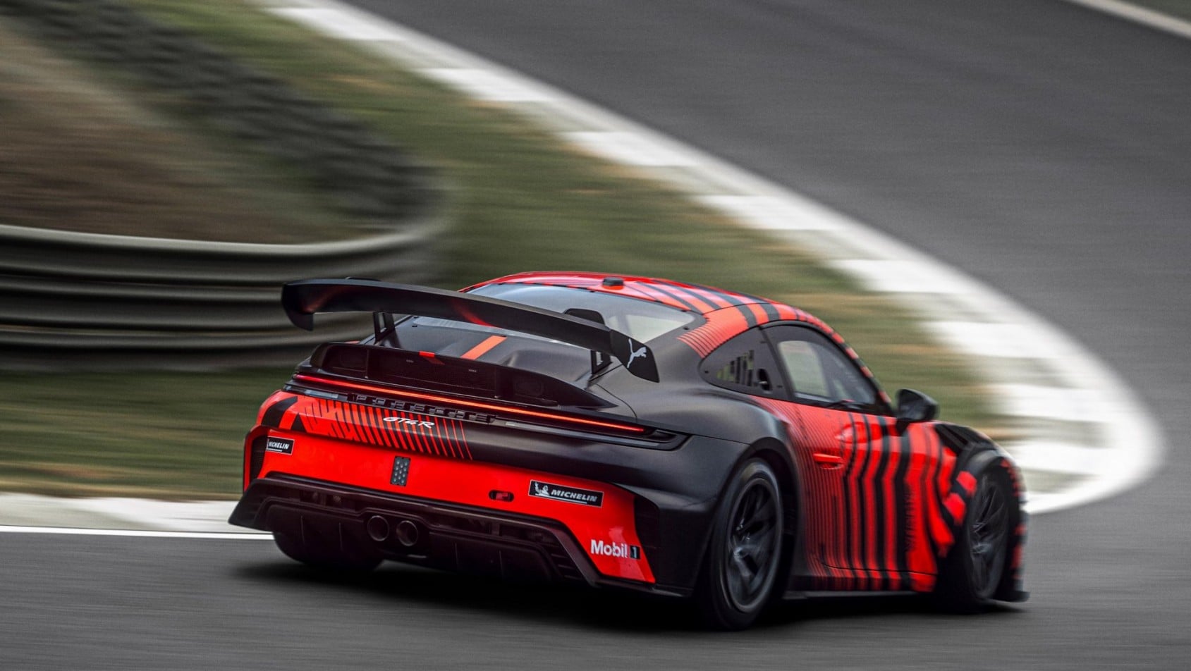 Porsche 911 GT4 R design