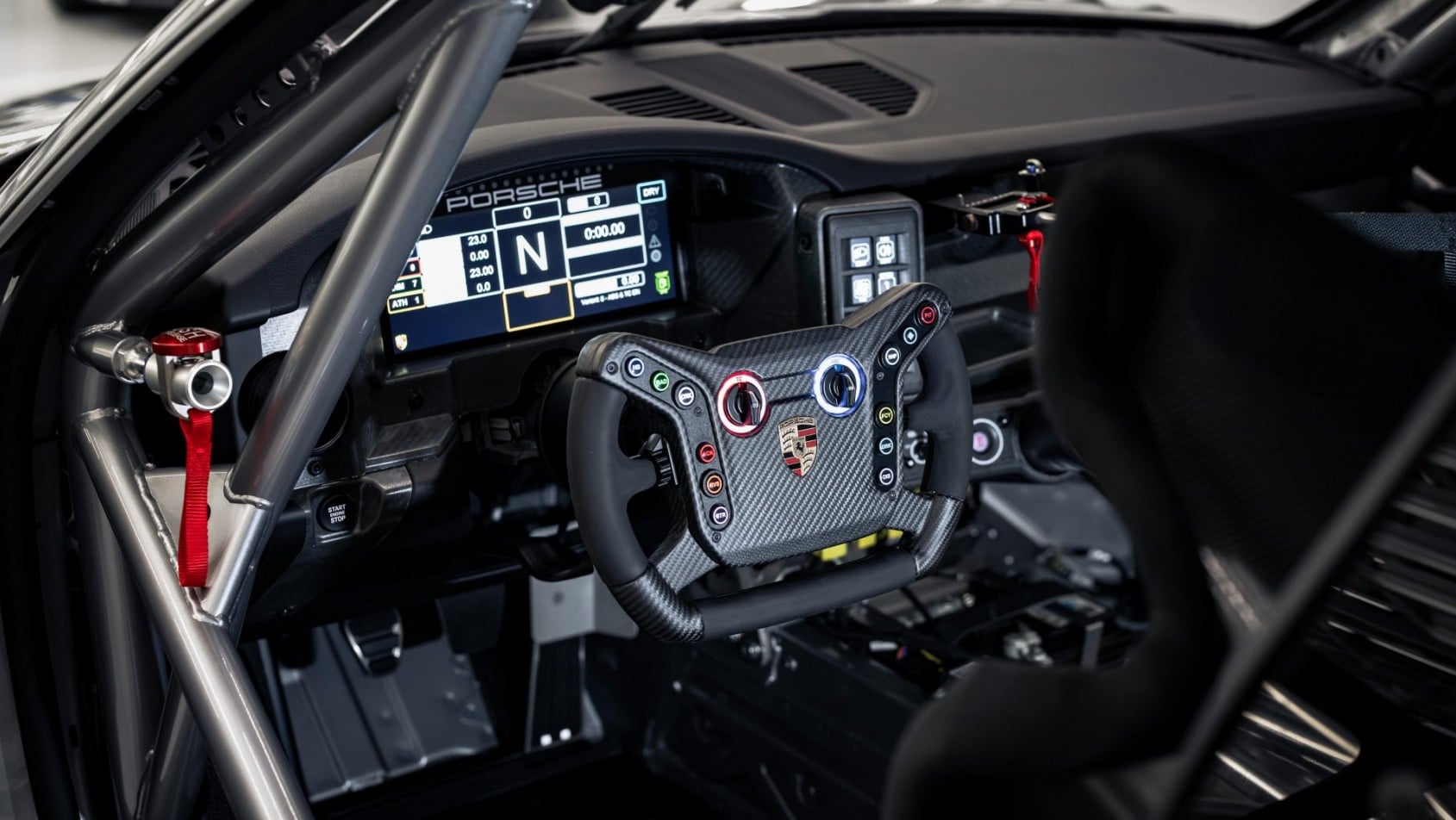 Porsche 911 GT4 R kokpit
