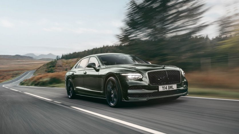 2026 Bentley Flying Spur lifting