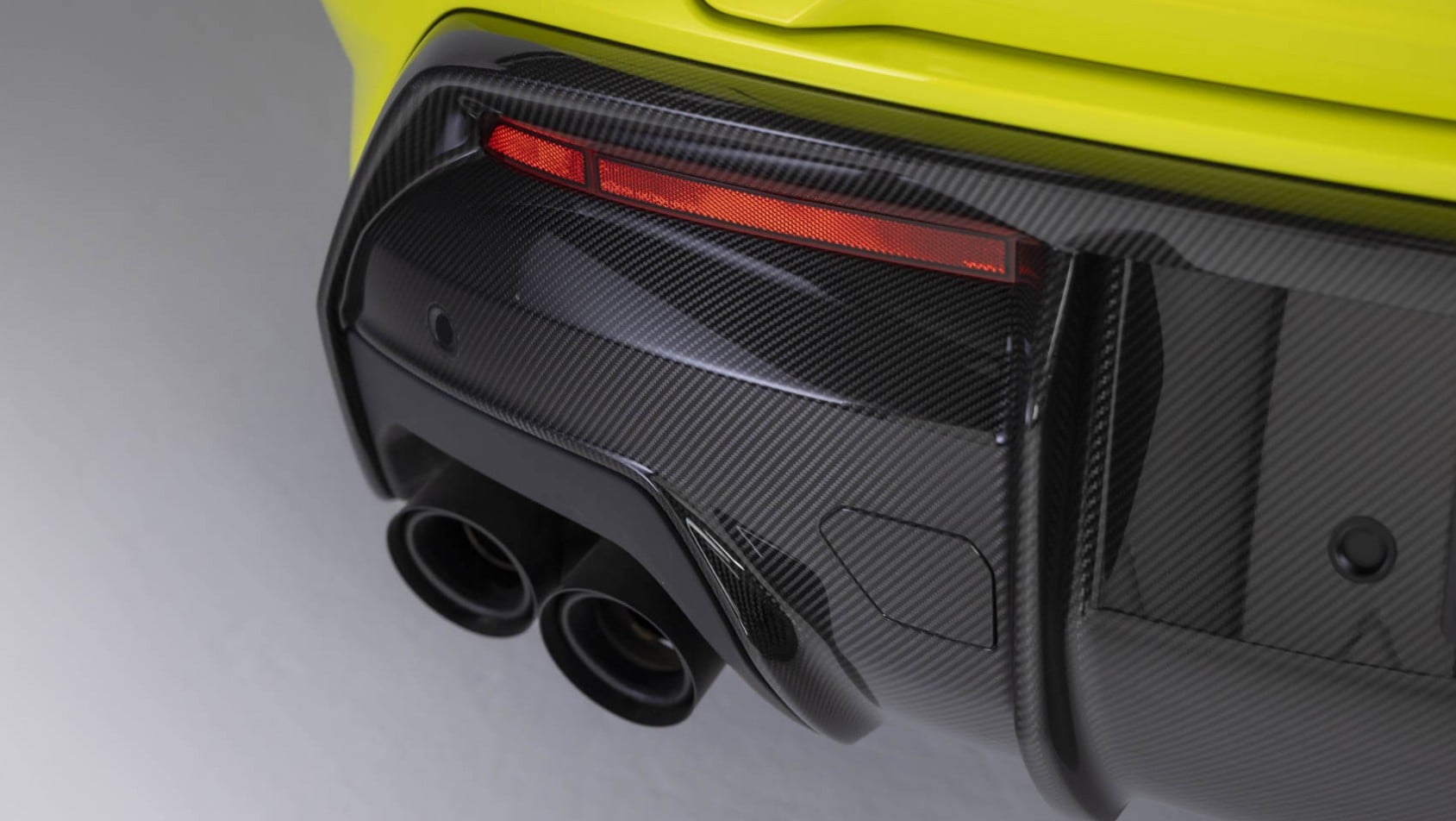Lamborghini Urus SE Performante akrapovic