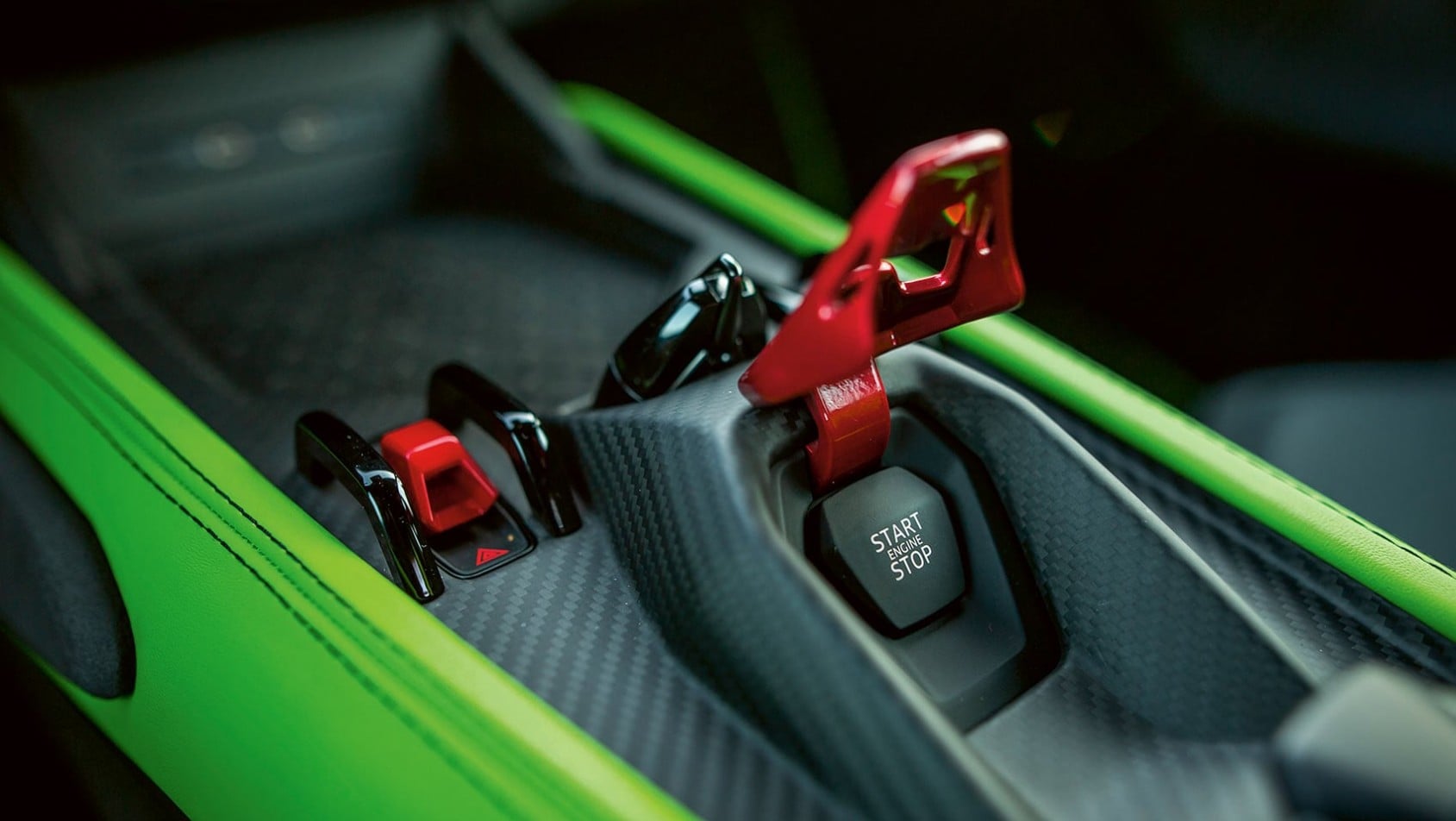 Przycisk Start/Stop i konsola środkowa Lamborghini Revuelto