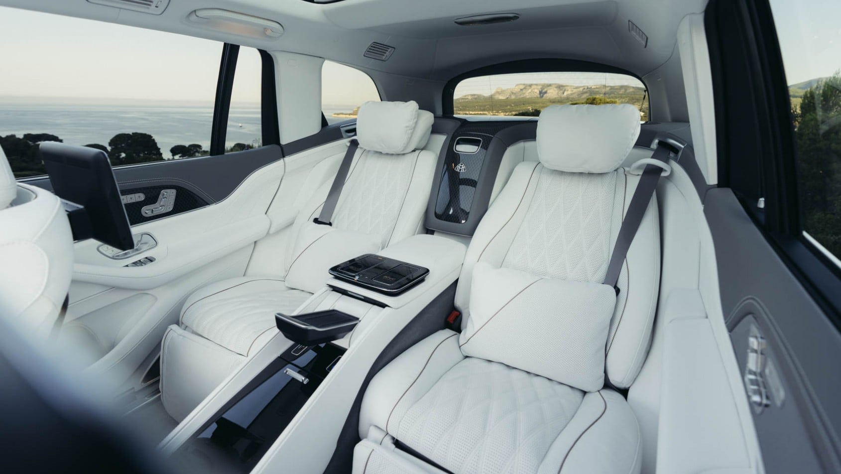 2026 Mercedes-Maybach GLS 680 kanapa tył