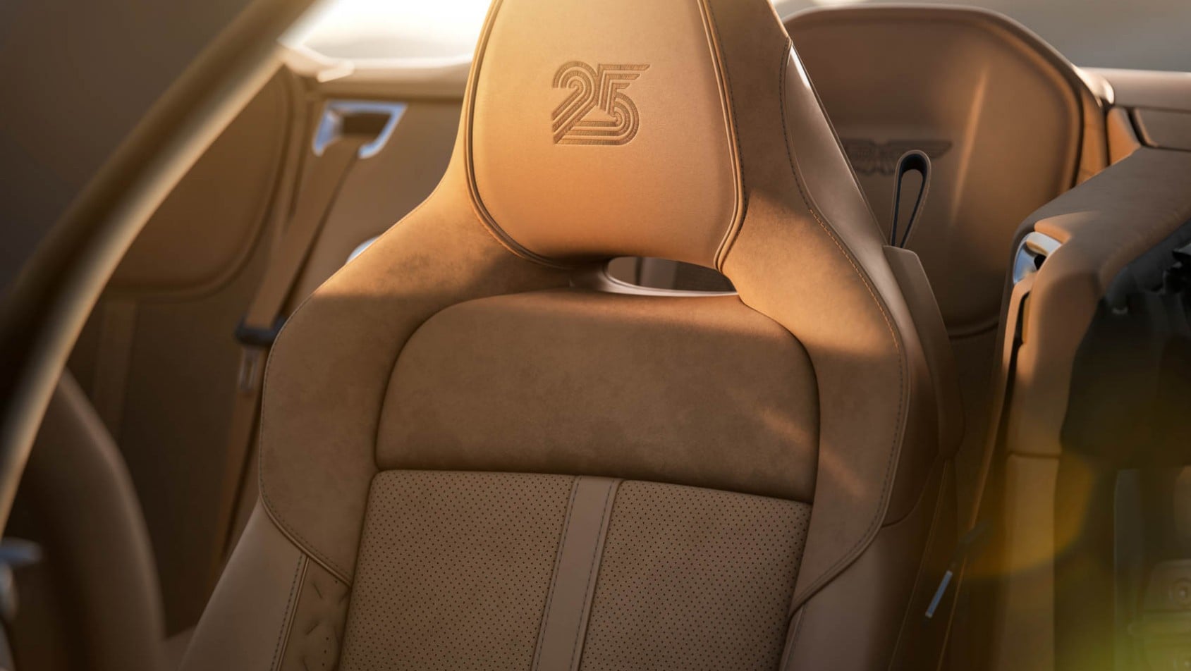 Aston Martin Vanquish 25 tapicerka