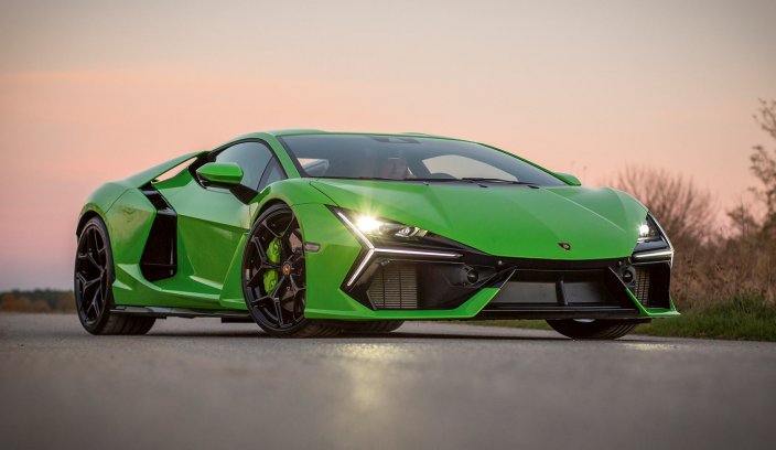 Lamborghini Revuelto z przodu